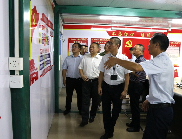 图12：参观党建共建工作室.JPG