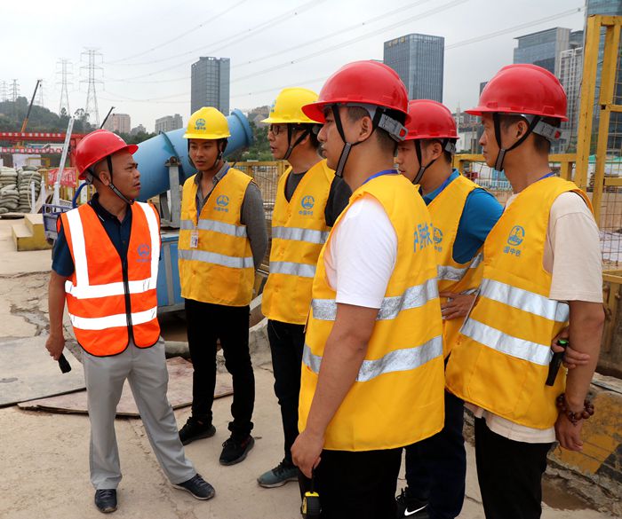 1569237146403293.jpg 图一:现场指导工作.JPG