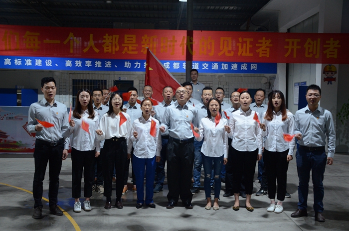 1569833061102721.jpg 图6:齐唱国歌.JPG