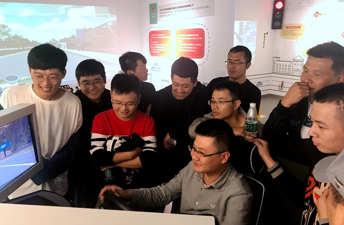 图一：模拟驾驶_副本.jpg