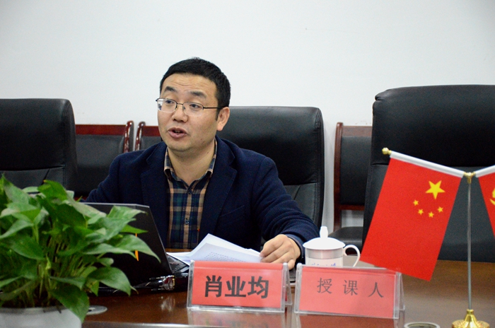 图3：肖书记讲党课.JPG