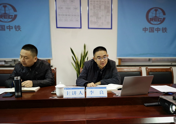 图1：座谈交流.jpg