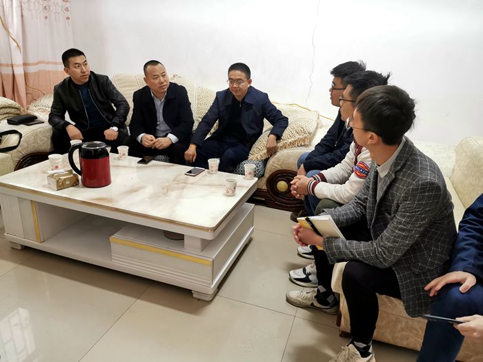 图2：郭书记在洛阳项目部驻地与项目部员工进行交流_副本.jpg