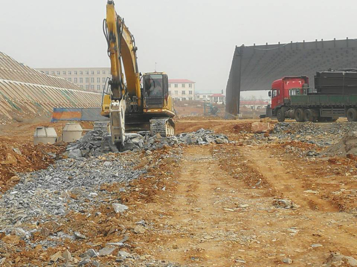 1575869115562210.jpg 油锤碎石.jpg