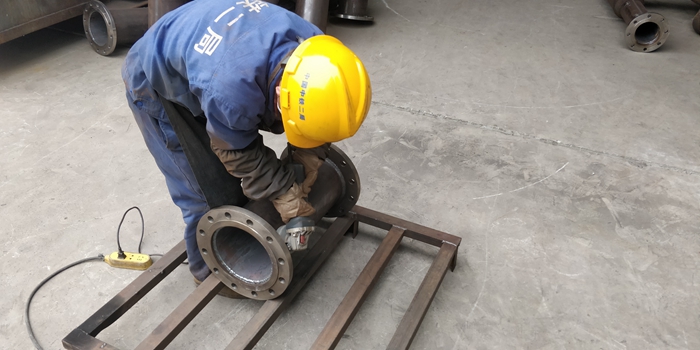 1576459302752841.jpg 附图四:管段成品除锈_副本.jpg