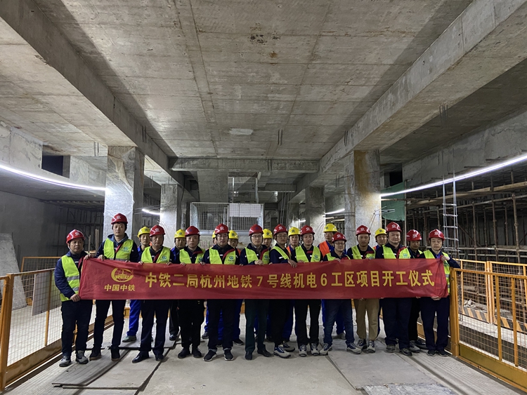 1576804953120841.jpg 项目全体员工合影_副本.jpg