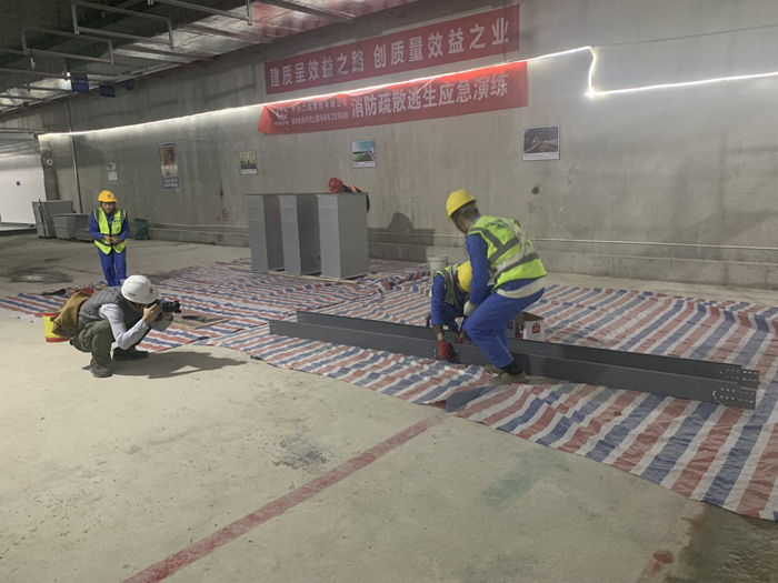 图1：桥架安装拍摄_副本.png