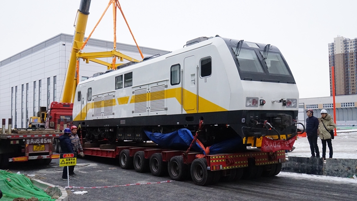 1578878367397656.jpg 图1:蓄电池车进场_副本.jpg