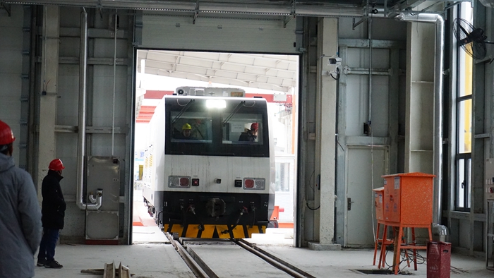 1578878381615311.jpg 图4:机车入库_副本.jpg