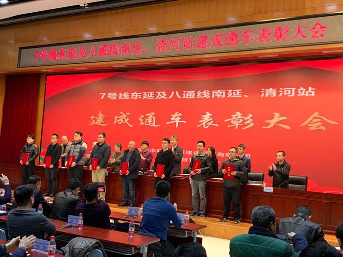 图1领奖现场_副本.jpg