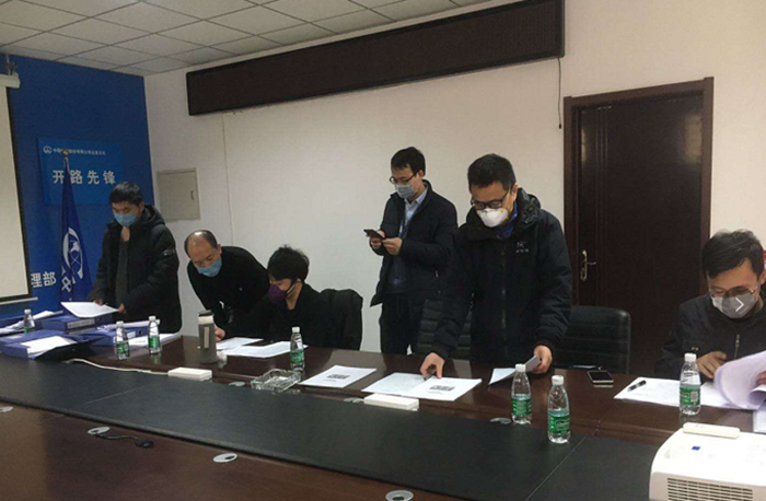 1582096521119606.png 图2:会议现场及资料检查_副本.png