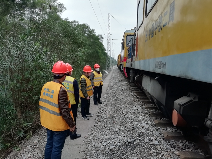 1582601816128591.jpg 检查轨道车_副本.jpg