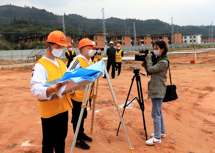 1582632262753056.jpg 图1:现场测量_副本.jpg