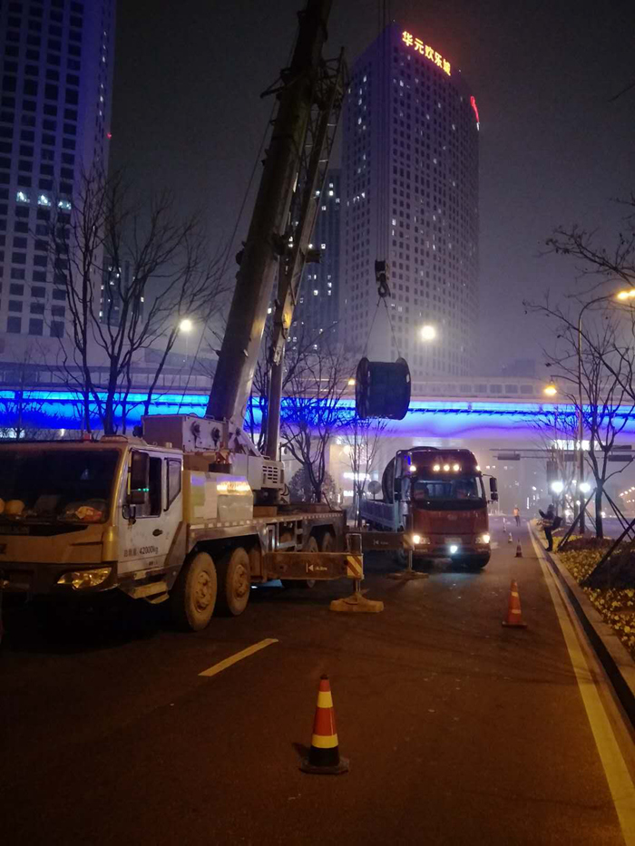 1583000050373171.jpg 电缆吊装_副本.jpg