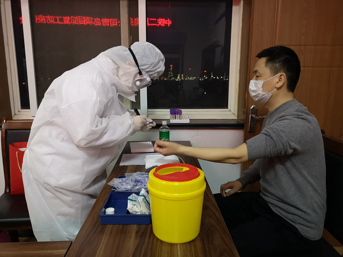 1583198265112967.jpg 图2:采集血样_副本.jpg