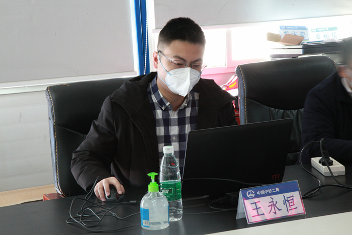 1583490184853019.jpg 图5:项目部汇报防疫工作及复工复产准备情况_副本.jpg