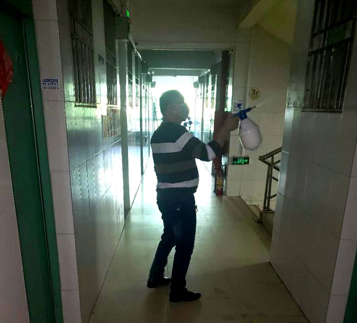 图2：生活区公共区域消毒_副本.jpg
