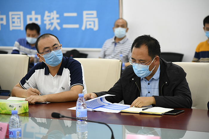 1584695342140774.jpg 图4:公司副总经理刘煜圣携项目相关人员参加总结会副本.jpg