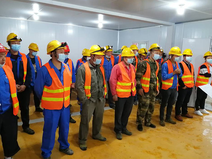 1585649377133441.jpg 现场宣讲《保障农民工工资支付条例》副本.jpg