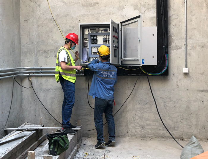 1588666819595473.jpg 图2:技术主管现场指导.JPG