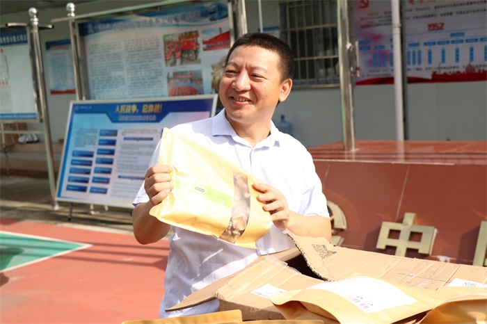 1591948644127985.jpg 图2:员工购买湖北地区特色农产品到货2.JPG