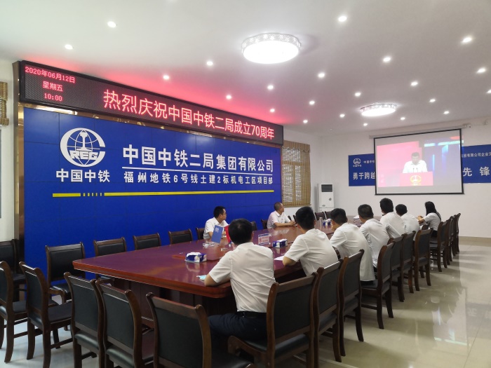 1591964295870489.jpg 图1:观看现场(蒋颖摄).jpg