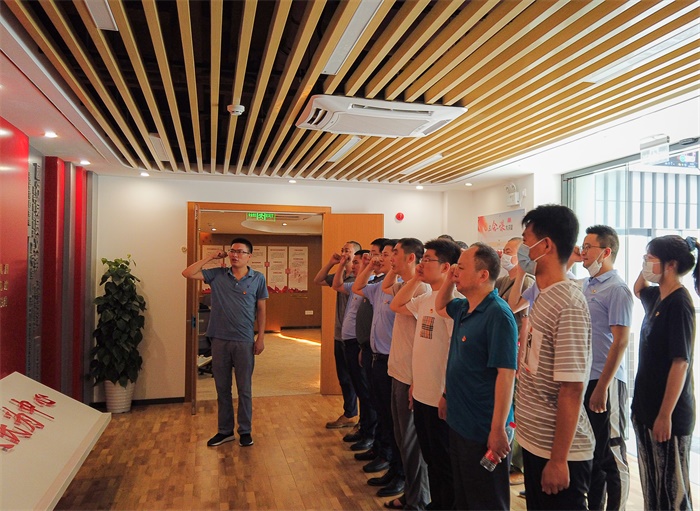 1593432941108844.jpg 重温入党宣誓词.JPG