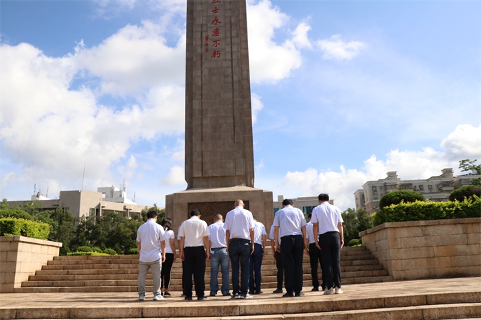 1593517465140318.jpg 图2:全体党员默哀.JPG