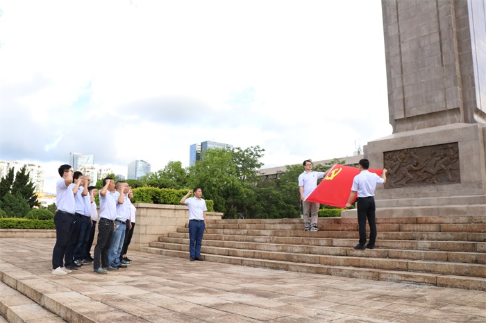 1593517471229875.jpg 图3:重温入党誓词.JPG