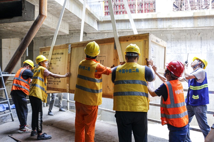 1593567067111736.jpg 设备吊装.JPG