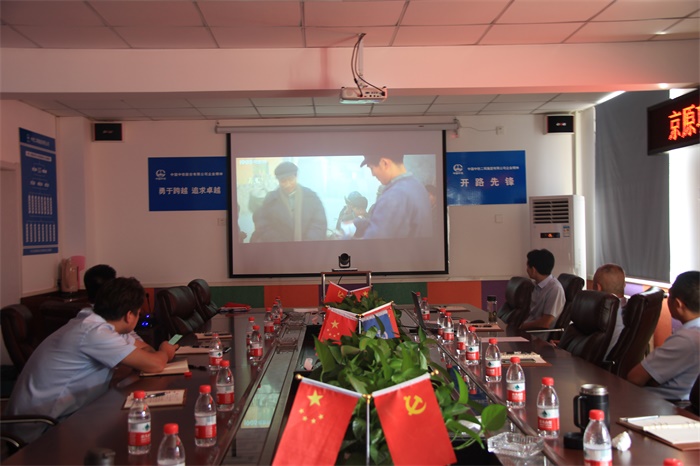 1593658410229488.jpg 22.3、观看优秀共产党员题材片《焦裕禄》.JPG