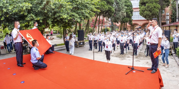 1594029368199409.jpg 附图一:成昆铁路成立50周年教育活动现场(邓显杰摄).jpg