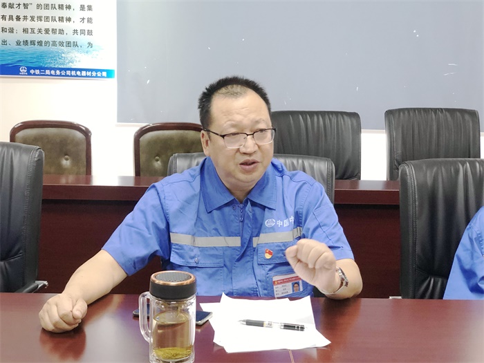 1594029395151385.jpg 附图四:结合自身施工经历讲诉成昆精神(向苗摄).JPG