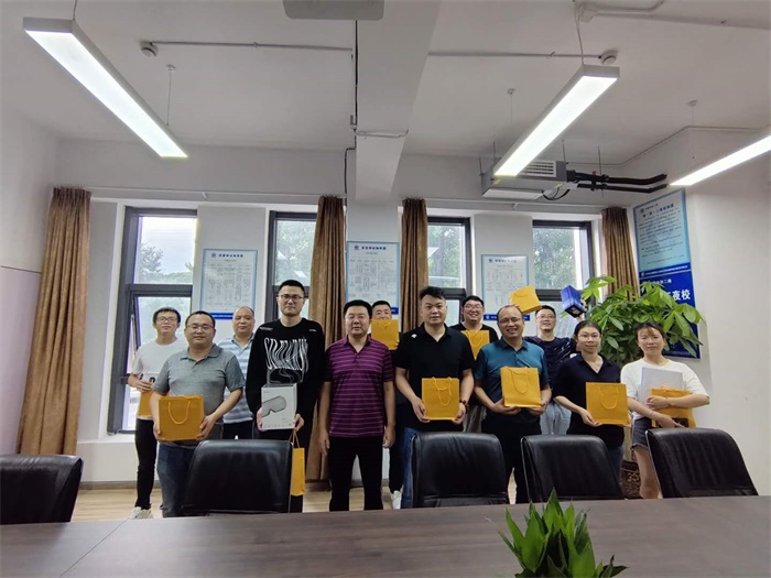 1594109550205175.jpg 颁奖照片(1).jpg