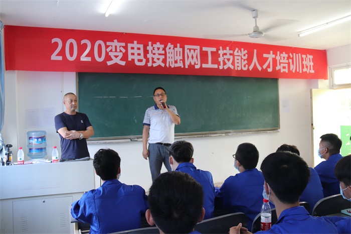 图片2：分公司领导讲话.JPG