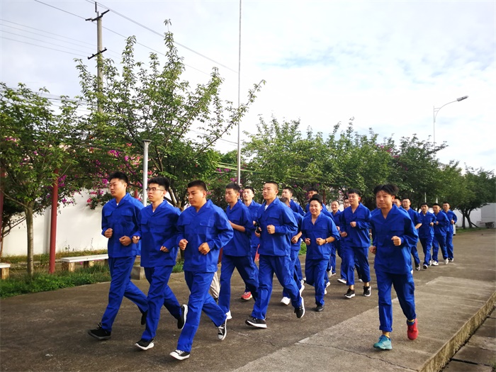 图片3：从晨练开始.jpg