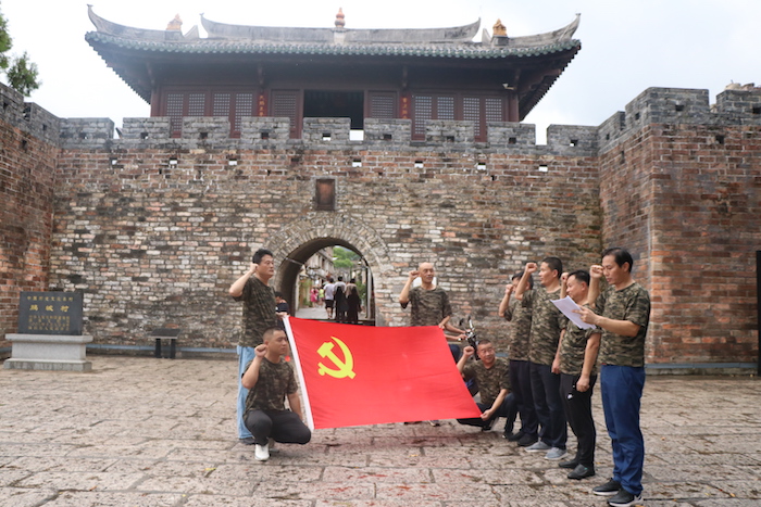 1596176919777067.jpg 图3:宣誓.JPG