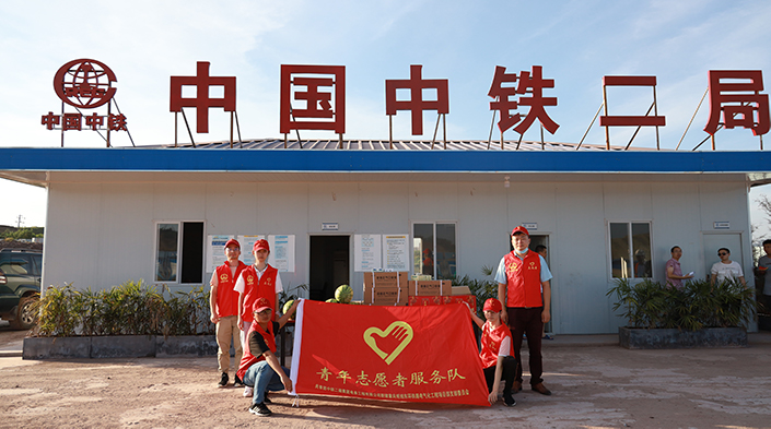 送清凉现场1副本.jpg