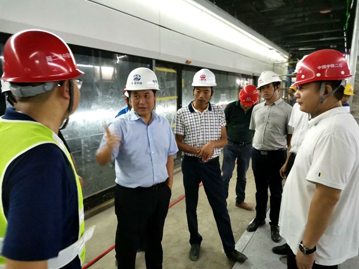 张国亮总经理检查鹤上站-罗廷勇_副本.jpg
