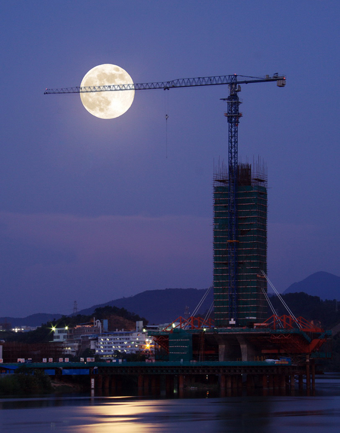 1603274473186843.jpg 工地上的月亮副本.jpg