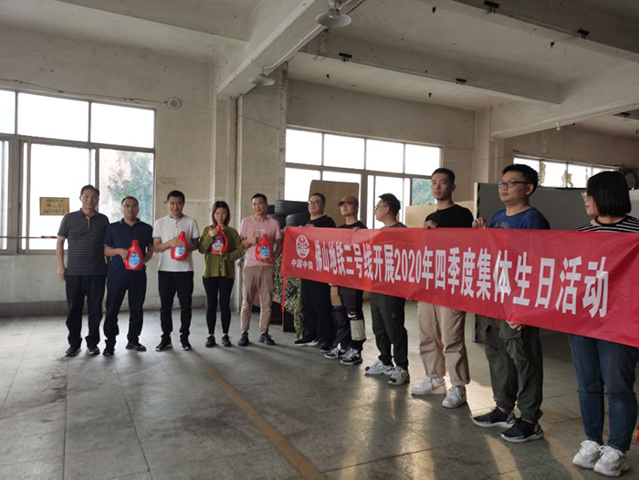 1605060228733261.jpg 图2:勇争第一合影副本.jpg