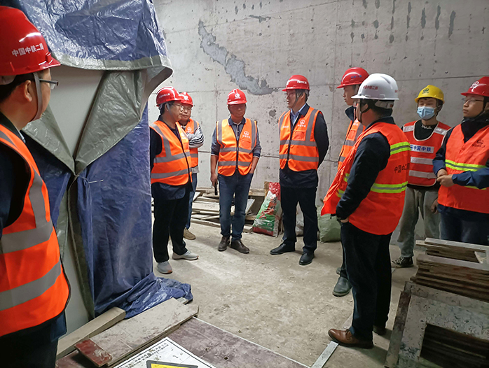 1605689356386554.jpg 图1:对杭州地铁9号线绿洲站进行现场检查副本.jpg