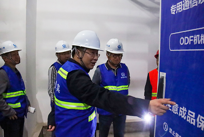 1605689363891489.jpg 图2:对杭州地铁4号线桃源站进行现场检查副本.jpg