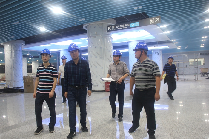 1605696677462677.jpg 图2:林总检查厦门火车站施工情况_副本.jpg