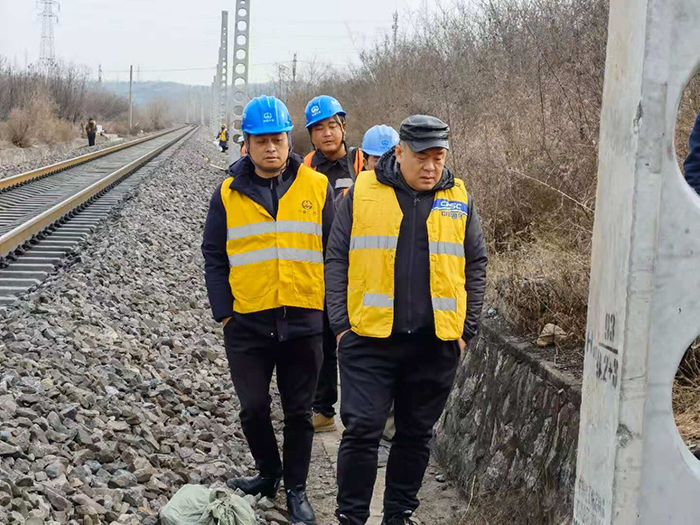 1606986538626456.jpg 图1:接触网基坑检查副本.jpg