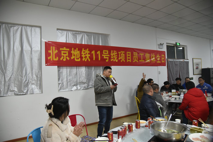 生日聚会现场.JPG