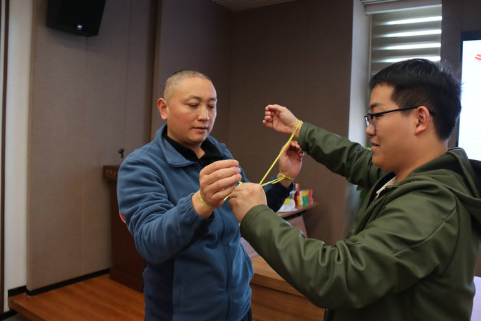 1607935671467669.jpg 3解手链.JPG