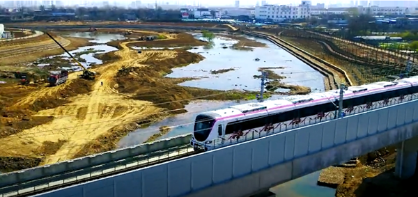 图2：列车飞驰场景.png