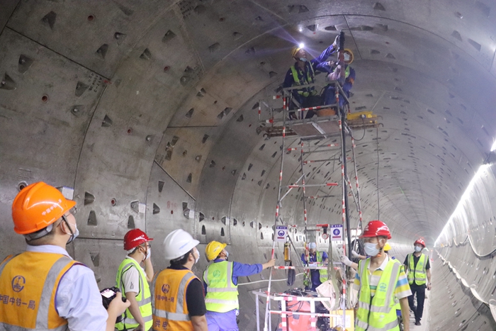 1625206696621809.jpg 图1:观摩学习现场 - 副本.JPG