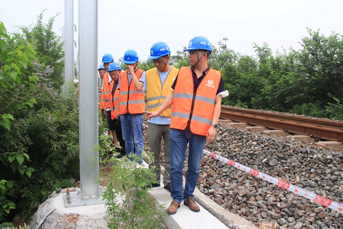 1627453243125820.jpg 伍总现场检查照片 - 副本.jpg